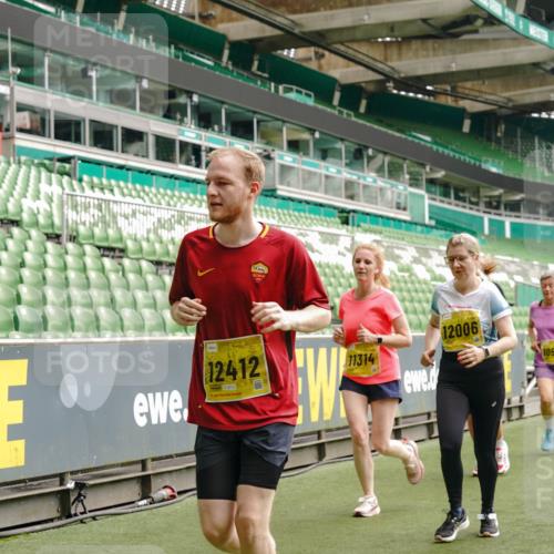 13.09.2026 - 21. swb-Marathon Bremen Michael Burmester http://msf.ph/oto/10474008 13.09.2026 10:38:09 Laufen im Stadion 10090, 10091, 10092, 10150, 10153, 10154, 10168, 10186, 10188, 10190, 10198, 10205, 10237, 10259, 10260, 10273, 10274, 10283, 10296, 10305, 10315, 10323, 10327, 10331, 10332, 10370, 10375, 10376, 10432, 10444, 10465, 10488, 10497, 10500, 10516, 10526, 10595, 10598, 10613, 10630, 10633, 10645, 10647, 10648, 10654, 10659, 10661, 10663, 10674, 10681, 10682, 10695, 10697, 10802, 10823 meine-sportfotos.de