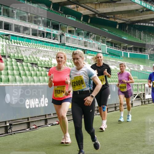 13.09.2026 - 21. swb-Marathon Bremen Michael Burmester http://msf.ph/oto/10474039 13.09.2026 10:38:10 Laufen im Stadion 10090, 10091, 10092, 10150, 10153, 10154, 10168, 10186, 10188, 10190, 10198, 10205, 10237, 10259, 10260, 10273, 10274, 10283, 10296, 10305, 10315, 10323, 10327, 10331, 10332, 10370, 10375, 10376, 10432, 10444, 10465, 10488, 10497, 10500, 10516, 10526, 10595, 10598, 10613, 10630, 10633, 10645, 10647, 10648, 10654, 10659, 10661, 10663, 10674, 10681, 10682, 10695, 10697, 10802, 10823 meine-sportfotos.de