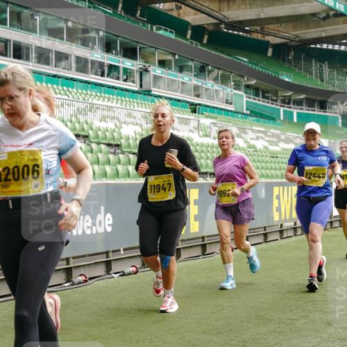 13.09.2026 - 21. swb-Marathon Bremen Michael Burmester http://msf.ph/oto/10474089 13.09.2026 10:38:11 Laufen im Stadion 10090, 10091, 10092, 10150, 10154, 10168, 10186, 10188, 10190, 10198, 10205, 10237, 10259, 10260, 10273, 10274, 10283, 10305, 10315, 10323, 10327, 10331, 10332, 10370, 10375, 10376, 10432, 10444, 10465, 10488, 10497, 10500, 10516, 10526, 10595, 10598, 10613, 10630, 10645, 10647, 10648, 10654, 10659, 10661, 10663, 10674, 10681, 10682, 10695, 10697, 10802, 10823 meine-sportfotos.de