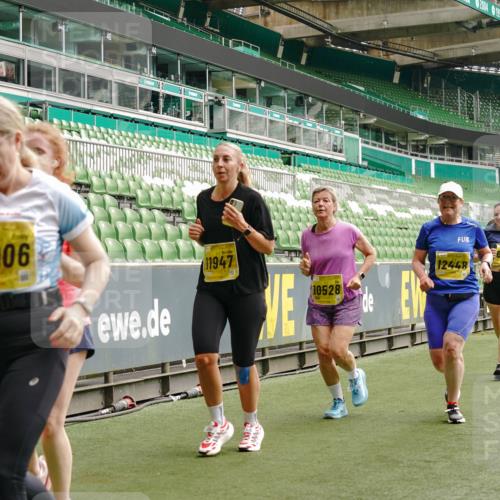 13.09.2026 - 21. swb-Marathon Bremen Michael Burmester http://msf.ph/oto/10474103 13.09.2026 10:38:11 Laufen im Stadion 10090, 10091, 10092, 10150, 10154, 10168, 10186, 10188, 10190, 10198, 10205, 10237, 10259, 10260, 10273, 10274, 10283, 10305, 10315, 10323, 10327, 10331, 10332, 10370, 10375, 10376, 10432, 10444, 10465, 10488, 10497, 10500, 10516, 10526, 10595, 10598, 10613, 10630, 10645, 10647, 10648, 10654, 10659, 10661, 10663, 10674, 10681, 10682, 10695, 10697, 10802, 10823 meine-sportfotos.de