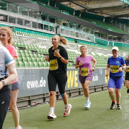 13.09.2026 - 21. swb-Marathon Bremen Michael Burmester http://msf.ph/oto/10474119 13.09.2026 10:38:11 Laufen im Stadion 10090, 10091, 10092, 10150, 10154, 10168, 10186, 10188, 10190, 10198, 10205, 10237, 10259, 10260, 10273, 10274, 10283, 10305, 10315, 10323, 10327, 10331, 10332, 10370, 10375, 10376, 10432, 10444, 10465, 10488, 10497, 10500, 10516, 10526, 10595, 10598, 10613, 10630, 10645, 10647, 10648, 10654, 10659, 10661, 10663, 10674, 10681, 10682, 10695, 10697, 10802, 10823 meine-sportfotos.de