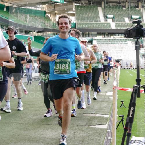 13.09.2026 - 21. swb-Marathon Bremen Michael Burmester http://msf.ph/oto/10474153 13.09.2026 13:15:52 Laufen im Stadion 143, 153, 231, 263, 266, 300, 414, 598, 612, 653, 990, 1008, 1047, 1185, 1312, 1465, 1539, 1818, 1874, 2013, 2218, 2235, 2259, 2314, 2351, 2359, 2363, 2385, 2386, 2466, 2468, 2484, 2494, 2579, 2664, 2667, 2678, 2690, 2691, 2698, 2737, 2760, 2778, 2783, 2799, 2838, 2846, 2859, 2861, 2865, 2874, 2958, 2974, 2978, 2996, 3001, 3075, 3133, 3157, 3165, 3185, 3237, 3265, 3331, 3355, 3382, 3387, 3486, 3501, 3512, 3670, 3680, 3829, 4034, 4080, 4306, 703 meine-sportfotos.de