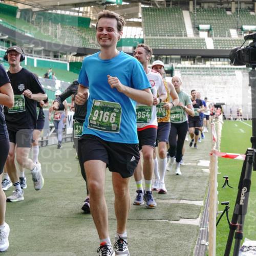 13.09.2026 - 21. swb-Marathon Bremen Michael Burmester http://msf.ph/oto/10474179 13.09.2026 13:15:52 Laufen im Stadion 143, 153, 231, 263, 266, 300, 414, 598, 612, 653, 990, 1008, 1047, 1185, 1312, 1465, 1539, 1818, 1874, 2013, 2218, 2235, 2259, 2314, 2351, 2359, 2363, 2385, 2386, 2466, 2468, 2484, 2494, 2579, 2664, 2667, 2678, 2690, 2691, 2698, 2737, 2760, 2778, 2783, 2799, 2838, 2846, 2859, 2861, 2865, 2874, 2958, 2974, 2978, 2996, 3001, 3075, 3133, 3157, 3165, 3185, 3237, 3265, 3331, 3355, 3382, 3387, 3486, 3501, 3512, 3670, 3680, 3829, 4034, 4080, 4306, 703 meine-sportfotos.de