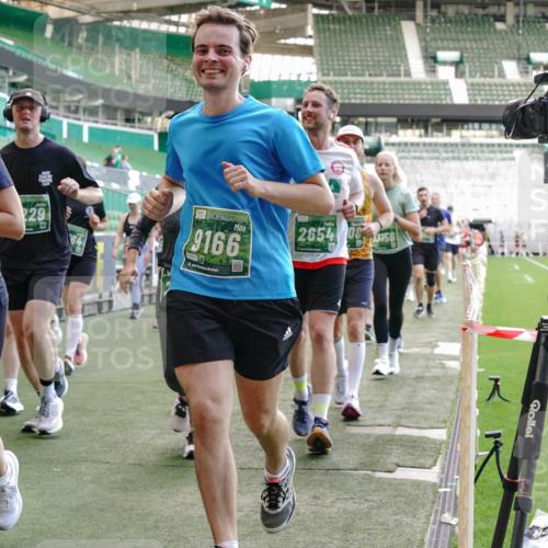 13.09.2026 - 21. swb-Marathon Bremen Michael Burmester http://msf.ph/oto/10474191 13.09.2026 13:15:52 Laufen im Stadion 143, 153, 231, 263, 266, 300, 414, 598, 612, 653, 990, 1008, 1047, 1185, 1312, 1465, 1539, 1818, 1874, 2013, 2218, 2235, 2259, 2314, 2351, 2359, 2363, 2385, 2386, 2466, 2468, 2484, 2494, 2579, 2664, 2667, 2678, 2690, 2691, 2698, 2737, 2760, 2778, 2783, 2799, 2838, 2846, 2859, 2861, 2865, 2874, 2958, 2974, 2978, 2996, 3001, 3075, 3133, 3157, 3165, 3185, 3237, 3265, 3331, 3355, 3382, 3387, 3486, 3501, 3512, 3670, 3680, 3829, 4034, 4080, 4306, 703 meine-sportfotos.de