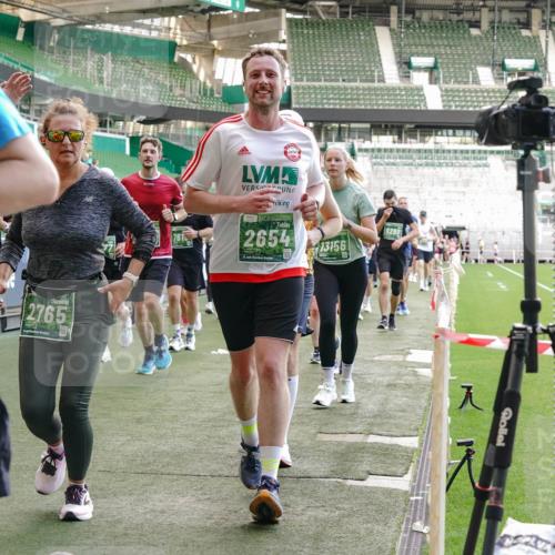 13.09.2026 - 21. swb-Marathon Bremen Michael Burmester http://msf.ph/oto/10474215 13.09.2026 13:15:53 Laufen im Stadion 143, 153, 231, 263, 266, 300, 414, 598, 612, 653, 990, 1008, 1047, 1185, 1312, 1465, 1539, 1874, 2013, 2218, 2235, 2259, 2314, 2351, 2359, 2363, 2385, 2386, 2466, 2468, 2484, 2494, 2579, 2664, 2667, 2678, 2690, 2691, 2698, 2737, 2760, 2778, 2783, 2799, 2838, 2846, 2859, 2861, 2865, 2874, 2958, 2974, 2978, 2996, 3001, 3075, 3133, 3157, 3165, 3185, 3237, 3265, 3331, 3355, 3382, 3387, 3486, 3501, 3512, 3670, 3680, 3829, 4034, 4080, 4306, 703 meine-sportfotos.de