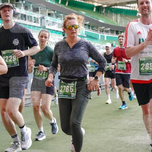 13.09.2026 - 21. swb-Marathon Bremen Michael Burmester http://msf.ph/oto/10474239 13.09.2026 13:15:54 Laufen im Stadion 143, 153, 231, 263, 266, 300, 414, 598, 612, 653, 990, 1008, 1047, 1185, 1312, 1465, 1539, 1874, 2013, 2218, 2235, 2259, 2314, 2351, 2359, 2363, 2385, 2386, 2466, 2468, 2484, 2494, 2579, 2664, 2667, 2678, 2690, 2691, 2698, 2737, 2760, 2778, 2783, 2799, 2838, 2846, 2859, 2861, 2865, 2874, 2958, 2974, 2978, 2996, 3001, 3075, 3133, 3157, 3165, 3185, 3237, 3265, 3331, 3355, 3382, 3387, 3486, 3501, 3512, 3670, 3680, 3829, 4034, 4080, 4306, 703 meine-sportfotos.de