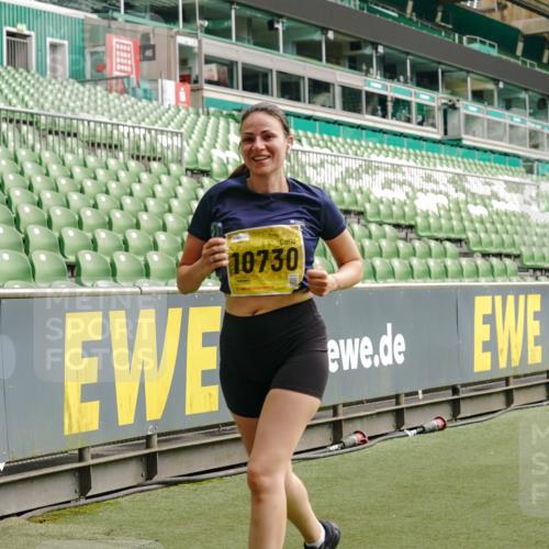 13.09.2026 - 21. swb-Marathon Bremen Michael Burmester http://msf.ph/oto/10474274 13.09.2026 10:38:14 Laufen im Stadion 10090, 10091, 10092, 10150, 10168, 10186, 10188, 10190, 10205, 10237, 10238, 10259, 10260, 10273, 10274, 10283, 10305, 10315, 10323, 10327, 10331, 10332, 10360, 10370, 10375, 10376, 10432, 10444, 10457, 10465, 10469, 10488, 10497, 10500, 10516, 10526, 10595, 10598, 10613, 10630, 10645, 10647, 10648, 10654, 10659, 10661, 10663, 10674, 10681, 10682, 10695, 10697, 10802, 10823 meine-sportfotos.de