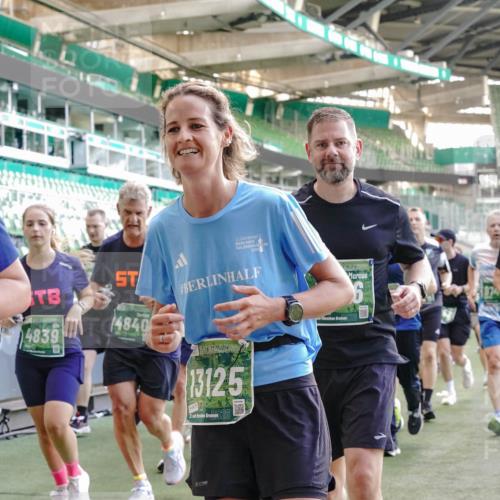 13.09.2026 - 21. swb-Marathon Bremen Michael Burmester http://msf.ph/oto/10474409 13.09.2026 13:15:58 Laufen im Stadion 134, 143, 153, 231, 263, 266, 271, 300, 414, 598, 612, 653, 990, 1047, 1185, 1312, 1465, 1539, 1825, 1874, 2013, 2218, 2235, 2259, 2351, 2359, 2363, 2385, 2386, 2466, 2468, 2484, 2494, 2562, 2579, 2664, 2667, 2678, 2690, 2691, 2698, 2737, 2760, 2778, 2783, 2799, 2838, 2846, 2859, 2861, 2865, 2874, 2958, 2974, 2996, 3001, 3075, 3133, 3157, 3165, 3185, 3237, 3265, 3331, 3355, 3366, 3382, 3387, 3486, 3501, 3512, 3670, 3680, 3829, 4034, 4080, 4306, 703 meine-sportfotos.de