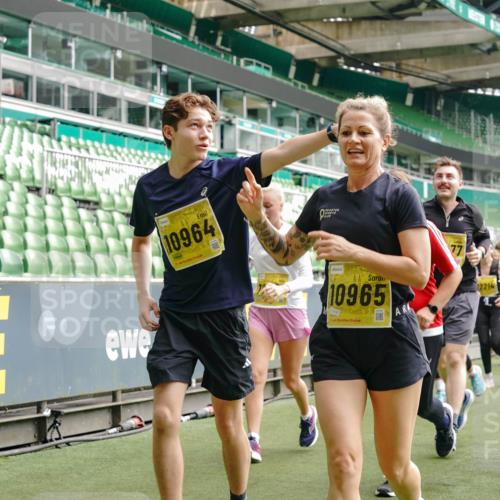 13.09.2026 - 21. swb-Marathon Bremen Michael Burmester http://msf.ph/oto/10474461 13.09.2026 10:38:20 Laufen im Stadion 10090, 10091, 10150, 10168, 10186, 10188, 10190, 10204, 10205, 10238, 10259, 10260, 10273, 10274, 10283, 10305, 10315, 10323, 10327, 10331, 10332, 10360, 10363, 10364, 10370, 10375, 10376, 10404, 10432, 10444, 10457, 10465, 10469, 10488, 10516, 10526, 10595, 10598, 10630, 10645, 10654, 10659, 10661, 10663, 10674, 10681, 10682, 10686, 10695, 10697, 10802, 10823 meine-sportfotos.de