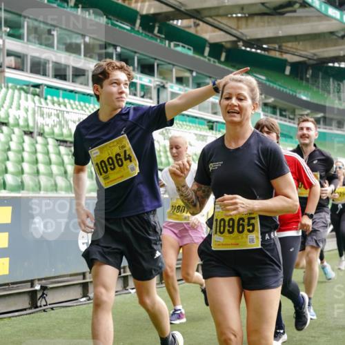 13.09.2026 - 21. swb-Marathon Bremen Michael Burmester http://msf.ph/oto/10474473 13.09.2026 10:38:20 Laufen im Stadion 10090, 10091, 10150, 10168, 10186, 10188, 10190, 10204, 10205, 10238, 10259, 10260, 10273, 10274, 10283, 10305, 10315, 10323, 10327, 10331, 10332, 10360, 10363, 10364, 10370, 10375, 10376, 10404, 10432, 10444, 10457, 10465, 10469, 10488, 10516, 10526, 10595, 10598, 10630, 10645, 10654, 10659, 10661, 10663, 10674, 10681, 10682, 10686, 10695, 10697, 10802, 10823 meine-sportfotos.de