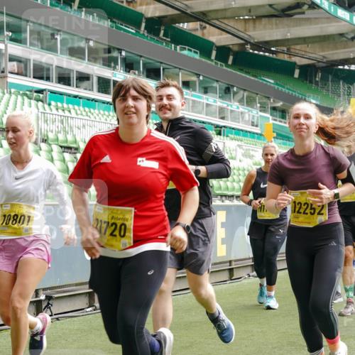 13.09.2026 - 21. swb-Marathon Bremen Michael Burmester http://msf.ph/oto/10474504 13.09.2026 10:38:21 Laufen im Stadion 10090, 10091, 10150, 10168, 10186, 10188, 10190, 10204, 10205, 10238, 10259, 10260, 10273, 10274, 10283, 10305, 10315, 10323, 10327, 10331, 10332, 10360, 10363, 10364, 10370, 10375, 10376, 10404, 10432, 10444, 10457, 10465, 10469, 10488, 10516, 10526, 10595, 10598, 10630, 10645, 10654, 10659, 10661, 10663, 10674, 10681, 10682, 10686, 10695, 10697, 10802, 10823 meine-sportfotos.de