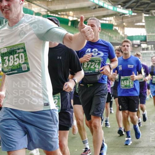 13.09.2026 - 21. swb-Marathon Bremen Michael Burmester http://msf.ph/oto/10474552 13.09.2026 13:16:03 Laufen im Stadion 134, 143, 153, 231, 263, 266, 271, 300, 414, 598, 612, 653, 990, 1047, 1185, 1312, 1465, 1539, 1825, 1874, 2013, 2218, 2235, 2259, 2351, 2359, 2363, 2381, 2385, 2386, 2466, 2468, 2484, 2494, 2562, 2579, 2664, 2667, 2678, 2690, 2691, 2698, 2737, 2760, 2778, 2783, 2797, 2799, 2846, 2859, 2861, 2865, 2874, 2958, 2974, 2996, 3001, 3075, 3133, 3157, 3165, 3185, 3237, 3265, 3331, 3355, 3366, 3382, 3387, 3486, 3501, 3512, 3670, 3680, 3829, 4034, 4080, 4306, 703 meine-sportfotos.de