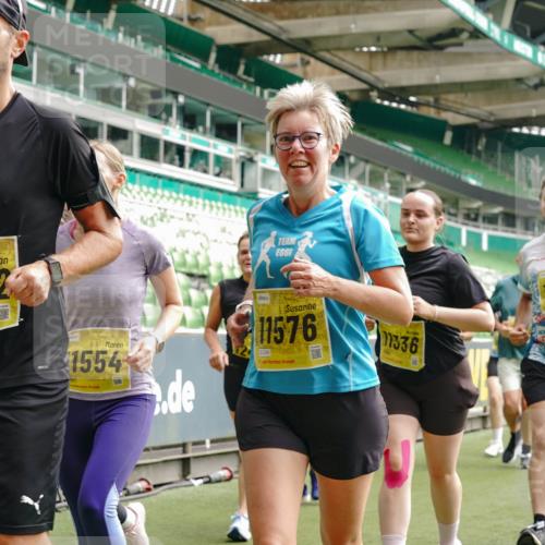 13.09.2026 - 21. swb-Marathon Bremen Michael Burmester http://msf.ph/oto/10474624 13.09.2026 10:38:24 Laufen im Stadion 10090, 10091, 10139, 10150, 10168, 10186, 10188, 10190, 10204, 10205, 10238, 10259, 10260, 10273, 10274, 10283, 10305, 10315, 10323, 10327, 10360, 10363, 10364, 10370, 10375, 10376, 10404, 10432, 10444, 10457, 10465, 10469, 10488, 10505, 10516, 10526, 10595, 10598, 10630, 10645, 10654, 10659, 10661, 10663, 10674, 10681, 10682, 10686, 10695, 10697, 10802, 10823 meine-sportfotos.de