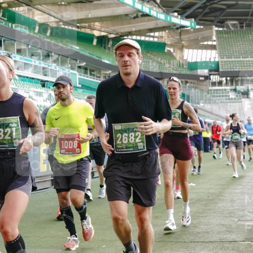 13.09.2026 - 21. swb-Marathon Bremen Michael Burmester http://msf.ph/oto/10474746 13.09.2026 13:16:08 Laufen im Stadion 134, 143, 153, 231, 263, 266, 267, 271, 300, 414, 598, 612, 653, 990, 1047, 1185, 1312, 1465, 1539, 1825, 1874, 1987, 2013, 2218, 2235, 2259, 2351, 2359, 2363, 2381, 2385, 2386, 2466, 2468, 2484, 2494, 2562, 2579, 2664, 2667, 2678, 2690, 2691, 2698, 2737, 2760, 2778, 2783, 2797, 2799, 2821, 2846, 2859, 2861, 2865, 2874, 2958, 2974, 2996, 3001, 3075, 3133, 3157, 3165, 3185, 3213, 3237, 3265, 3331, 3355, 3366, 3382, 3387, 3486, 3501, 3512, 3670, 3680, 3829, 4034, 4306, 703 meine-sportfotos.de