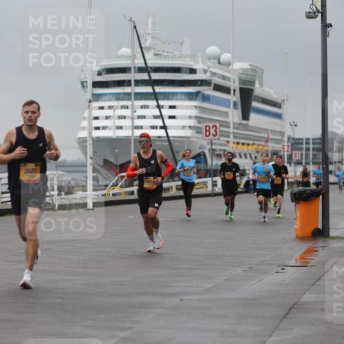 13.09.2026 - Kiel Lauf Andreas Tolksdorf http://msf.ph/oto/10474765 13.09.2026 11:46:43 Kiellinie 2677, 4591, 3 meine-sportfotos.de