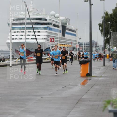 13.09.2026 - Kiel Lauf Andreas Tolksdorf http://msf.ph/oto/10474805 13.09.2026 11:46:46 Kiellinie 7643, 3 meine-sportfotos.de