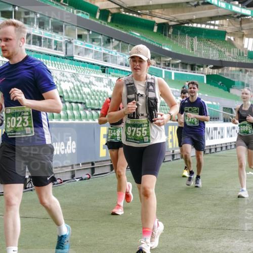 13.09.2026 - 21. swb-Marathon Bremen Michael Burmester http://msf.ph/oto/10474849 13.09.2026 13:16:11 Laufen im Stadion 134, 143, 153, 231, 263, 266, 267, 271, 300, 414, 598, 612, 653, 990, 1047, 1185, 1312, 1465, 1539, 1825, 1874, 1987, 2013, 2218, 2235, 2259, 2351, 2359, 2363, 2381, 2385, 2386, 2466, 2468, 2484, 2562, 2579, 2664, 2667, 2678, 2690, 2691, 2698, 2737, 2760, 2778, 2783, 2797, 2799, 2821, 2846, 2859, 2861, 2865, 2874, 2958, 2974, 2996, 3001, 3075, 3133, 3157, 3165, 3185, 3213, 3237, 3265, 3331, 3355, 3366, 3382, 3387, 3486, 3501, 3512, 3670, 3680, 3829, 4034, 4306, 703 meine-sportfotos.de
