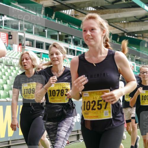 13.09.2026 - 21. swb-Marathon Bremen Michael Burmester http://msf.ph/oto/10474859 13.09.2026 10:38:30 Laufen im Stadion 10090, 10091, 10135, 10139, 10150, 10168, 10188, 10190, 10204, 10205, 10238, 10259, 10260, 10273, 10274, 10283, 10305, 10315, 10323, 10360, 10363, 10364, 10370, 10375, 10376, 10378, 10404, 10432, 10444, 10457, 10465, 10469, 10488, 10505, 10510, 10511, 10516, 10526, 10595, 10598, 10609, 10630, 10645, 10654, 10661, 10662, 10663, 10664, 10674, 10681, 10682, 10686, 10695, 10697, 10802, 10823 meine-sportfotos.de