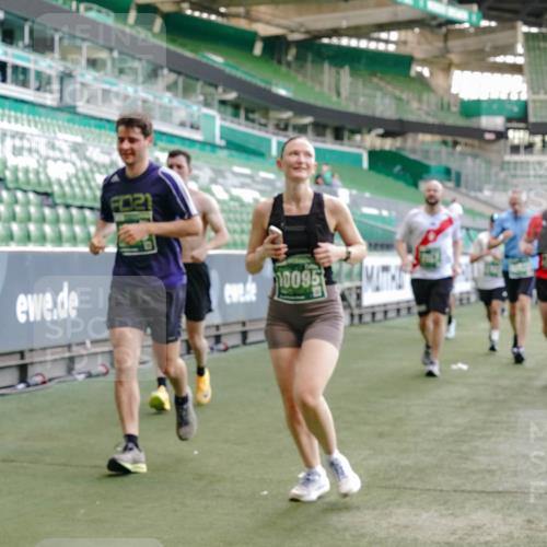 13.09.2026 - 21. swb-Marathon Bremen Michael Burmester http://msf.ph/oto/10474888 13.09.2026 13:16:13 Laufen im Stadion 134, 143, 153, 231, 263, 266, 267, 271, 300, 414, 598, 612, 653, 990, 1047, 1185, 1312, 1465, 1539, 1825, 1874, 1987, 2013, 2218, 2235, 2259, 2351, 2359, 2363, 2381, 2385, 2386, 2466, 2468, 2484, 2562, 2579, 2664, 2667, 2678, 2690, 2691, 2698, 2737, 2760, 2778, 2783, 2797, 2799, 2821, 2846, 2859, 2861, 2874, 2958, 2974, 2996, 3001, 3075, 3133, 3157, 3165, 3185, 3213, 3237, 3265, 3331, 3355, 3366, 3382, 3387, 3486, 3501, 3512, 3670, 3680, 3829, 4034, 4306, 703 meine-sportfotos.de