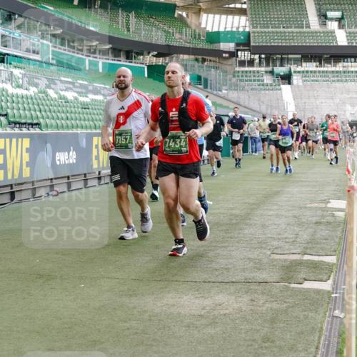 13.09.2026 - 21. swb-Marathon Bremen Michael Burmester http://msf.ph/oto/10474934 13.09.2026 13:16:15 Laufen im Stadion 134, 143, 153, 231, 263, 266, 267, 271, 300, 414, 449, 598, 612, 653, 990, 1047, 1185, 1312, 1465, 1539, 1825, 1874, 1987, 2013, 2218, 2235, 2259, 2351, 2359, 2363, 2381, 2385, 2386, 2466, 2468, 2484, 2562, 2579, 2664, 2667, 2678, 2690, 2691, 2698, 2737, 2760, 2778, 2783, 2797, 2799, 2821, 2846, 2859, 2861, 2874, 2958, 2974, 2996, 3001, 3075, 3133, 3157, 3165, 3185, 3213, 3237, 3265, 3331, 3355, 3366, 3382, 3387, 3486, 3501, 3506, 3512, 3670, 3829, 4306 meine-sportfotos.de