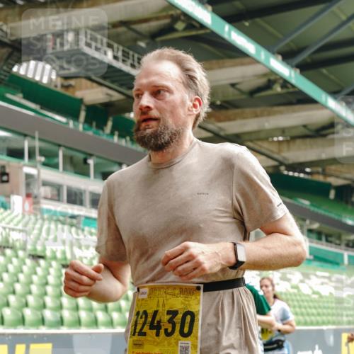 13.09.2026 - 21. swb-Marathon Bremen Michael Burmester http://msf.ph/oto/10474963 13.09.2026 10:38:32 Laufen im Stadion 10090, 10091, 10135, 10139, 10150, 10168, 10188, 10190, 10204, 10205, 10238, 10259, 10260, 10273, 10274, 10283, 10305, 10315, 10323, 10360, 10363, 10364, 10370, 10375, 10376, 10378, 10404, 10432, 10444, 10457, 10465, 10469, 10488, 10505, 10510, 10511, 10516, 10526, 10595, 10598, 10609, 10630, 10645, 10654, 10661, 10662, 10663, 10664, 10674, 10681, 10682, 10686, 10695, 10697, 10802, 10823 meine-sportfotos.de