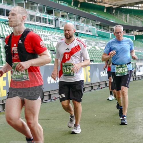 13.09.2026 - 21. swb-Marathon Bremen Michael Burmester http://msf.ph/oto/10474979 13.09.2026 13:16:16 Laufen im Stadion 134, 143, 153, 231, 263, 266, 267, 271, 300, 414, 449, 598, 612, 653, 990, 1047, 1185, 1312, 1465, 1539, 1825, 1874, 1987, 2013, 2218, 2235, 2259, 2351, 2359, 2363, 2381, 2385, 2386, 2466, 2468, 2484, 2562, 2579, 2664, 2667, 2678, 2690, 2691, 2698, 2737, 2760, 2778, 2783, 2797, 2799, 2821, 2846, 2859, 2861, 2874, 2958, 2974, 2996, 3001, 3075, 3133, 3157, 3165, 3185, 3213, 3237, 3265, 3331, 3355, 3366, 3382, 3387, 3486, 3501, 3506, 3512, 3670, 3829, 4306 meine-sportfotos.de