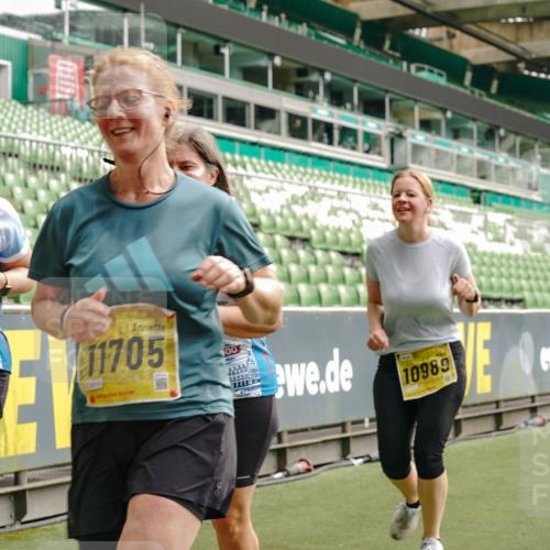 13.09.2026 - 21. swb-Marathon Bremen Michael Burmester http://msf.ph/oto/10475067 13.09.2026 10:38:35 Laufen im Stadion 10090, 10091, 10135, 10139, 10150, 10168, 10188, 10190, 10204, 10205, 10229, 10238, 10259, 10260, 10273, 10274, 10283, 10305, 10315, 10323, 10360, 10363, 10364, 10370, 10375, 10376, 10378, 10404, 10432, 10444, 10457, 10465, 10469, 10488, 10505, 10510, 10511, 10516, 10526, 10595, 10598, 10609, 10619, 10630, 10645, 10654, 10661, 10662, 10663, 10664, 10674, 10681, 10682, 10686, 10695, 10697, 10802, 10823 meine-sportfotos.de