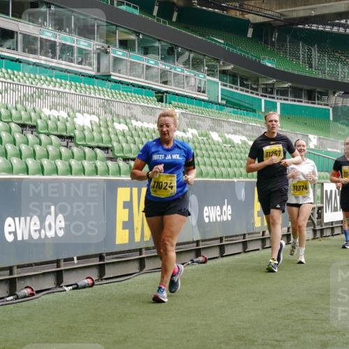 13.09.2026 - 21. swb-Marathon Bremen Michael Burmester http://msf.ph/oto/10475090 13.09.2026 10:38:37 Laufen im Stadion 10090, 10091, 10135, 10139, 10150, 10168, 10188, 10190, 10204, 10205, 10217, 10229, 10238, 10259, 10260, 10273, 10274, 10283, 10305, 10315, 10323, 10360, 10363, 10364, 10370, 10375, 10376, 10378, 10404, 10432, 10444, 10457, 10465, 10469, 10488, 10505, 10510, 10511, 10516, 10526, 10595, 10598, 10609, 10619, 10630, 10645, 10654, 10661, 10662, 10664, 10674, 10681, 10682, 10686, 10695, 10697, 10802, 10823 meine-sportfotos.de