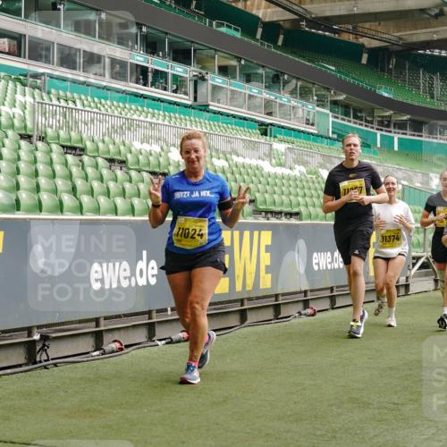 13.09.2026 - 21. swb-Marathon Bremen Michael Burmester http://msf.ph/oto/10475120 13.09.2026 10:38:37 Laufen im Stadion 10090, 10091, 10135, 10139, 10150, 10168, 10188, 10190, 10204, 10205, 10217, 10229, 10238, 10259, 10260, 10273, 10274, 10283, 10305, 10315, 10323, 10360, 10363, 10364, 10370, 10375, 10376, 10378, 10404, 10432, 10444, 10457, 10465, 10469, 10488, 10505, 10510, 10511, 10516, 10526, 10595, 10598, 10609, 10619, 10630, 10645, 10654, 10661, 10662, 10664, 10674, 10681, 10682, 10686, 10695, 10697, 10802, 10823 meine-sportfotos.de
