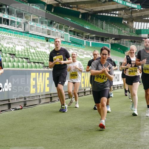13.09.2026 - 21. swb-Marathon Bremen Michael Burmester http://msf.ph/oto/10475134 13.09.2026 10:38:38 Laufen im Stadion 10090, 10091, 10135, 10139, 10150, 10168, 10188, 10190, 10204, 10205, 10217, 10229, 10238, 10259, 10260, 10273, 10274, 10283, 10305, 10314, 10315, 10323, 10360, 10363, 10364, 10370, 10375, 10376, 10378, 10404, 10432, 10444, 10457, 10465, 10469, 10488, 10505, 10510, 10511, 10516, 10526, 10595, 10598, 10609, 10619, 10630, 10645, 10654, 10661, 10662, 10664, 10674, 10681, 10682, 10686, 10695, 10697, 10802, 10823 meine-sportfotos.de