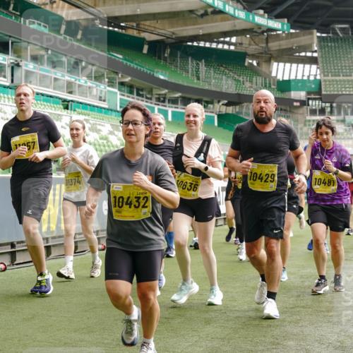 13.09.2026 - 21. swb-Marathon Bremen Michael Burmester http://msf.ph/oto/10475169 13.09.2026 10:38:39 Laufen im Stadion 10090, 10091, 10135, 10138, 10139, 10150, 10168, 10188, 10190, 10204, 10205, 10217, 10229, 10238, 10259, 10260, 10273, 10274, 10283, 10305, 10314, 10315, 10323, 10360, 10363, 10364, 10370, 10375, 10376, 10378, 10404, 10432, 10444, 10457, 10465, 10469, 10488, 10505, 10510, 10511, 10516, 10526, 10595, 10598, 10609, 10619, 10630, 10645, 10654, 10661, 10662, 10664, 10674, 10681, 10682, 10686, 10695, 10697, 10802, 10823 meine-sportfotos.de
