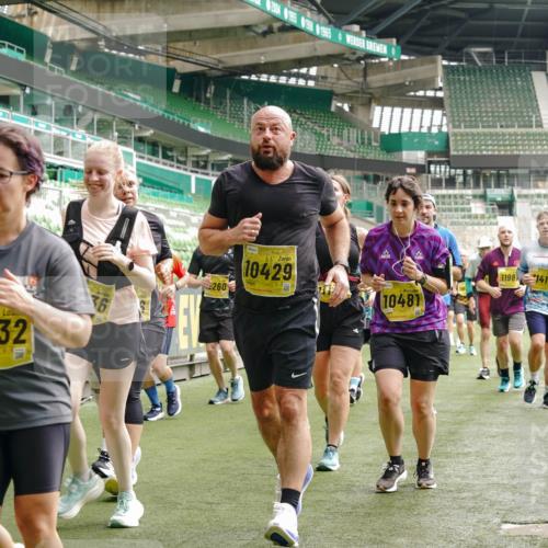 13.09.2026 - 21. swb-Marathon Bremen Michael Burmester http://msf.ph/oto/10475190 13.09.2026 10:38:40 Laufen im Stadion 10090, 10091, 10135, 10138, 10139, 10150, 10168, 10188, 10190, 10204, 10205, 10217, 10229, 10238, 10259, 10260, 10273, 10274, 10283, 10305, 10314, 10315, 10323, 10360, 10363, 10364, 10370, 10375, 10376, 10378, 10404, 10432, 10444, 10457, 10465, 10469, 10488, 10505, 10510, 10511, 10526, 10595, 10598, 10609, 10619, 10630, 10645, 10654, 10661, 10662, 10664, 10674, 10681, 10682, 10686, 10695, 10697, 10802, 10823 meine-sportfotos.de