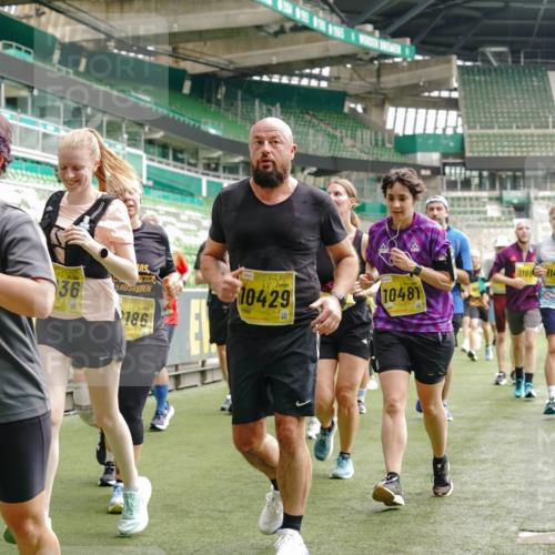 13.09.2026 - 21. swb-Marathon Bremen Michael Burmester http://msf.ph/oto/10475197 13.09.2026 10:38:40 Laufen im Stadion 10090, 10091, 10135, 10138, 10139, 10150, 10168, 10188, 10190, 10204, 10205, 10217, 10229, 10238, 10259, 10260, 10273, 10274, 10283, 10305, 10314, 10315, 10323, 10360, 10363, 10364, 10370, 10375, 10376, 10378, 10404, 10432, 10444, 10457, 10465, 10469, 10488, 10505, 10510, 10511, 10526, 10595, 10598, 10609, 10619, 10630, 10645, 10654, 10661, 10662, 10664, 10674, 10681, 10682, 10686, 10695, 10697, 10802, 10823 meine-sportfotos.de