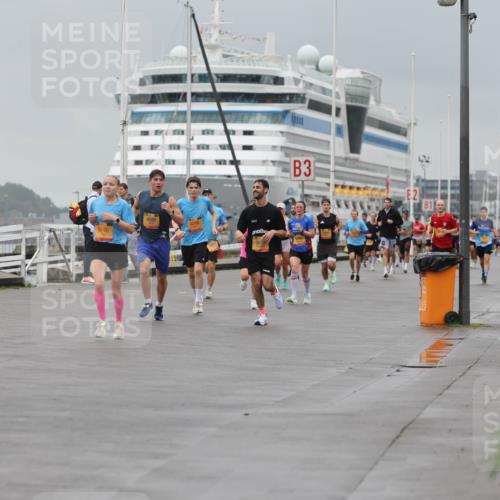 13.09.2026 - Kiel Lauf Andreas Tolksdorf http://msf.ph/oto/10475220 13.09.2026 11:47:32 Kiellinie 8233, 6746, 4590, 3, 22, 81 meine-sportfotos.de