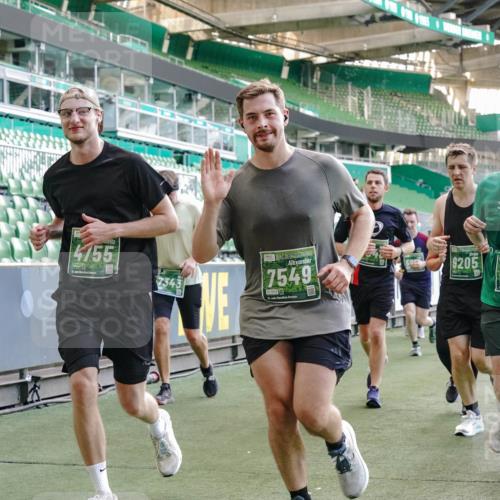 13.09.2026 - 21. swb-Marathon Bremen Michael Burmester http://msf.ph/oto/10475311 13.09.2026 13:16:28 Laufen im Stadion 134, 143, 153, 231, 263, 266, 267, 271, 449, 598, 612, 653, 990, 1057, 1185, 1312, 1465, 1539, 1813, 1825, 1874, 1987, 2013, 2067, 2218, 2235, 2259, 2351, 2359, 2363, 2381, 2385, 2386, 2466, 2468, 2484, 2532, 2550, 2562, 2579, 2586, 2664, 2667, 2678, 2698, 2760, 2778, 2783, 2797, 2799, 2821, 2846, 2859, 2874, 2958, 2974, 2996, 3001, 3075, 3104, 3133, 3157, 3165, 3185, 3195, 3213, 3237, 3265, 3331, 3366, 3382, 3387, 3479, 3486, 3501, 3506, 3512, 3670, 3829 meine-sportfotos.de