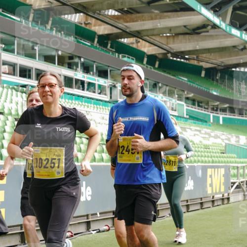 13.09.2026 - 21. swb-Marathon Bremen Michael Burmester http://msf.ph/oto/10475327 13.09.2026 10:38:43 Laufen im Stadion 10090, 10091, 10135, 10138, 10139, 10150, 10168, 10188, 10190, 10204, 10205, 10217, 10229, 10238, 10259, 10260, 10273, 10274, 10283, 10305, 10314, 10315, 10323, 10360, 10363, 10364, 10370, 10375, 10376, 10378, 10404, 10432, 10457, 10465, 10469, 10488, 10505, 10510, 10511, 10526, 10595, 10598, 10609, 10619, 10630, 10645, 10654, 10661, 10662, 10664, 10674, 10681, 10682, 10686, 10695, 10697, 10802, 10823 meine-sportfotos.de