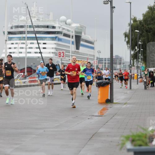 13.09.2026 - Kiel Lauf Andreas Tolksdorf http://msf.ph/oto/10475332 13.09.2026 11:47:39 Kiellinie 1355, 5681, 9767, 7659, 3, 100 meine-sportfotos.de