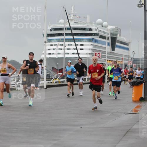 13.09.2026 - Kiel Lauf Andreas Tolksdorf http://msf.ph/oto/10475343 13.09.2026 11:47:40 Kiellinie 9767, 7659, 3, 1, 853 meine-sportfotos.de
