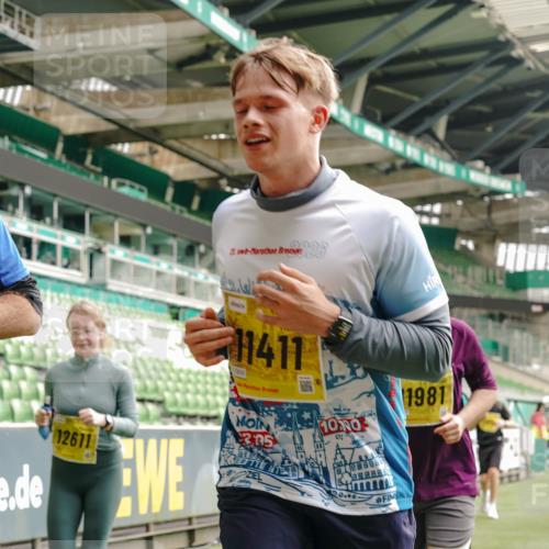 13.09.2026 - 21. swb-Marathon Bremen Michael Burmester http://msf.ph/oto/10475378 13.09.2026 10:38:44 Laufen im Stadion 10090, 10091, 10135, 10138, 10139, 10150, 10168, 10188, 10190, 10204, 10205, 10217, 10229, 10238, 10259, 10260, 10273, 10274, 10279, 10283, 10305, 10314, 10315, 10323, 10360, 10363, 10364, 10370, 10375, 10376, 10378, 10404, 10432, 10457, 10465, 10469, 10488, 10493, 10505, 10510, 10511, 10526, 10576, 10595, 10598, 10609, 10619, 10630, 10645, 10654, 10661, 10662, 10664, 10674, 10681, 10682, 10686, 10695, 10697, 10802, 10823 meine-sportfotos.de