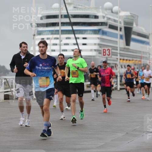 13.09.2026 - Kiel Lauf Andreas Tolksdorf http://msf.ph/oto/10475423 13.09.2026 11:47:44 Kiellinie 23, 8501, 7003, 0341, 993, 3 meine-sportfotos.de