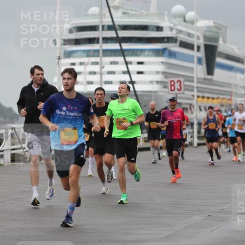 13.09.2026 - Kiel Lauf Andreas Tolksdorf http://msf.ph/oto/10475430 13.09.2026 11:47:45 Kiellinie 8501, 7003, 103, 993, 3 meine-sportfotos.de