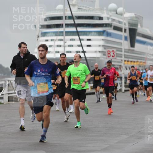 13.09.2026 - Kiel Lauf Andreas Tolksdorf http://msf.ph/oto/10475431 13.09.2026 11:47:45 Kiellinie 501, 7803, 5790, 103, 993, 3 meine-sportfotos.de