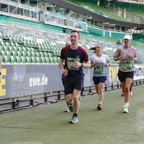 13.09.2026 - 21. swb-Marathon Bremen Michael Burmester http://msf.ph/oto/10475436 13.09.2026 13:16:32 Laufen im Stadion 134, 143, 153, 231, 263, 267, 271, 449, 588, 598, 612, 653, 990, 1057, 1185, 1312, 1465, 1539, 1813, 1825, 1874, 1987, 2013, 2067, 2218, 2235, 2259, 2351, 2359, 2363, 2381, 2385, 2386, 2468, 2532, 2550, 2562, 2579, 2586, 2655, 2664, 2667, 2678, 2698, 2760, 2778, 2783, 2797, 2799, 2821, 2846, 2859, 2874, 2958, 2974, 2996, 3001, 3075, 3104, 3133, 3157, 3165, 3185, 3195, 3213, 3237, 3265, 3314, 3331, 3366, 3382, 3387, 3479, 3486, 3501, 3506, 3512, 3670, 3829 meine-sportfotos.de