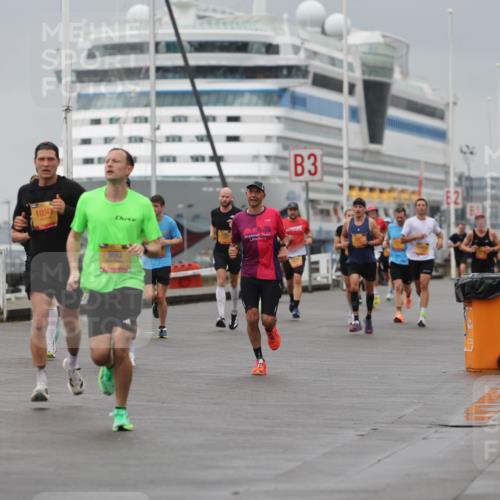 13.09.2026 - Kiel Lauf Andreas Tolksdorf http://msf.ph/oto/10475460 13.09.2026 11:47:46 Kiellinie 1034, 993, 3, 2 meine-sportfotos.de