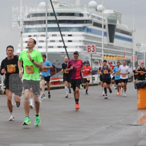 13.09.2026 - Kiel Lauf Andreas Tolksdorf http://msf.ph/oto/10475466 13.09.2026 11:47:46 Kiellinie 10341, 993, 3, 2 meine-sportfotos.de