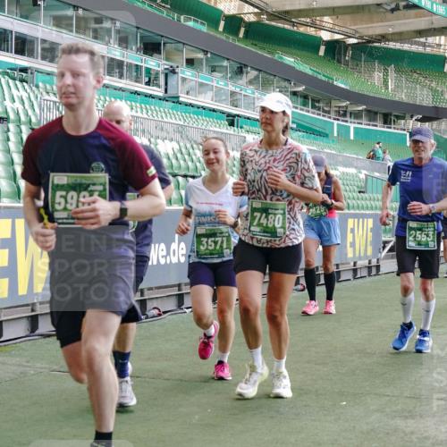 13.09.2026 - 21. swb-Marathon Bremen Michael Burmester http://msf.ph/oto/10475474 13.09.2026 13:16:34 Laufen im Stadion 134, 143, 153, 231, 263, 267, 271, 449, 588, 598, 612, 653, 990, 1057, 1185, 1312, 1465, 1539, 1813, 1825, 1874, 1987, 2013, 2067, 2218, 2235, 2259, 2351, 2359, 2363, 2381, 2385, 2386, 2468, 2532, 2550, 2562, 2579, 2586, 2655, 2664, 2667, 2678, 2698, 2760, 2778, 2783, 2797, 2799, 2821, 2846, 2859, 2874, 2958, 2974, 2996, 3001, 3075, 3104, 3133, 3157, 3165, 3185, 3195, 3213, 3237, 3265, 3314, 3331, 3366, 3382, 3387, 3479, 3486, 3501, 3506, 3512, 3829 meine-sportfotos.de
