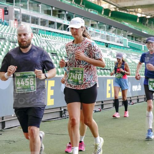 13.09.2026 - 21. swb-Marathon Bremen Michael Burmester http://msf.ph/oto/10475521 13.09.2026 13:16:34 Laufen im Stadion 134, 143, 153, 231, 263, 267, 271, 449, 588, 598, 612, 653, 990, 1057, 1185, 1312, 1465, 1539, 1813, 1825, 1874, 1987, 2013, 2067, 2218, 2235, 2259, 2351, 2359, 2363, 2381, 2385, 2386, 2468, 2532, 2550, 2562, 2579, 2586, 2655, 2664, 2667, 2678, 2698, 2760, 2778, 2783, 2797, 2799, 2821, 2846, 2859, 2874, 2958, 2974, 2996, 3001, 3075, 3104, 3133, 3157, 3165, 3185, 3195, 3213, 3237, 3265, 3314, 3331, 3366, 3382, 3387, 3479, 3486, 3501, 3506, 3512, 3829 meine-sportfotos.de