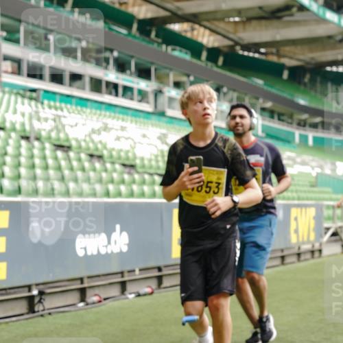 13.09.2026 - 21. swb-Marathon Bremen Michael Burmester http://msf.ph/oto/10475551 13.09.2026 10:38:51 Laufen im Stadion 10090, 10091, 10135, 10138, 10139, 10168, 10188, 10190, 10204, 10205, 10217, 10229, 10238, 10259, 10260, 10273, 10274, 10279, 10280, 10283, 10305, 10314, 10323, 10360, 10363, 10364, 10370, 10375, 10376, 10378, 10404, 10432, 10457, 10465, 10469, 10488, 10493, 10501, 10505, 10510, 10511, 10526, 10556, 10576, 10595, 10598, 10609, 10616, 10619, 10630, 10645, 10654, 10660, 10661, 10662, 10664, 10674, 10681, 10682, 10686, 10695, 10697, 10712, 10743, 10802, 10823 meine-sportfotos.de