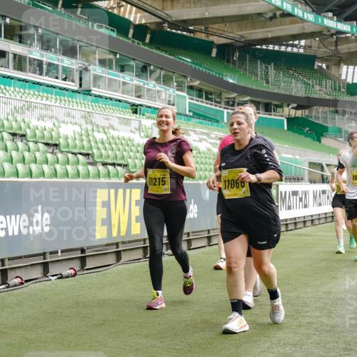 13.09.2026 - 21. swb-Marathon Bremen Michael Burmester http://msf.ph/oto/10475567 13.09.2026 10:38:53 Laufen im Stadion 10090, 10091, 10135, 10138, 10139, 10168, 10188, 10190, 10204, 10205, 10217, 10229, 10238, 10259, 10260, 10273, 10274, 10279, 10280, 10283, 10305, 10314, 10323, 10360, 10363, 10364, 10370, 10375, 10376, 10378, 10404, 10432, 10457, 10465, 10469, 10488, 10493, 10501, 10505, 10510, 10511, 10526, 10556, 10576, 10595, 10598, 10609, 10616, 10619, 10630, 10645, 10654, 10660, 10661, 10662, 10664, 10681, 10682, 10686, 10695, 10697, 10712, 10743, 10802, 10823 meine-sportfotos.de