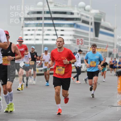 13.09.2026 - Kiel Lauf Andreas Tolksdorf http://msf.ph/oto/10475633 13.09.2026 11:47:57 Kiellinie 10914, 44, 1425, 3, 511, 1, 39, 4923 meine-sportfotos.de